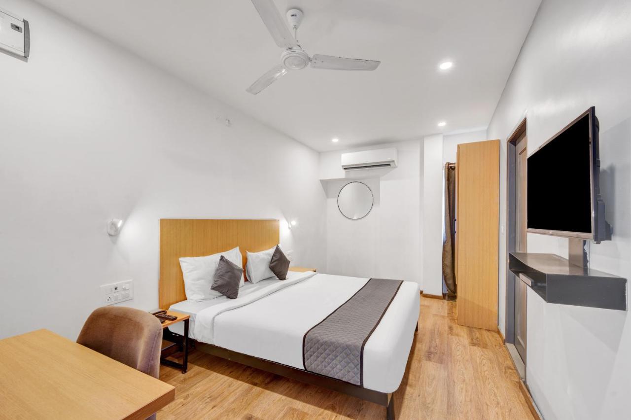 Upar Hotels Uthandi, Ecr Ченай Екстериор снимка